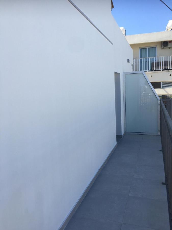 Apartman Ellenapa Apts &