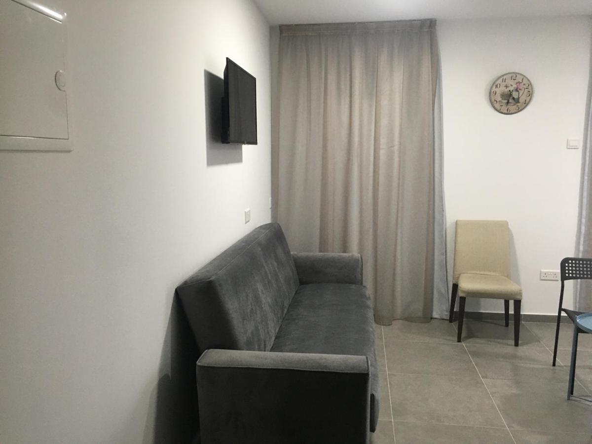 Ellenapa Apts & * Ajía Nápa