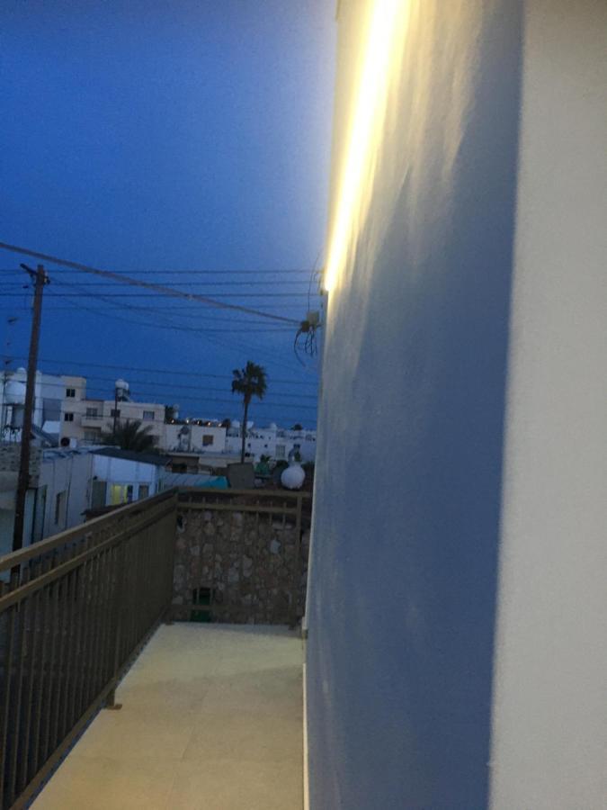 Ellenapa Apts & Apartman *