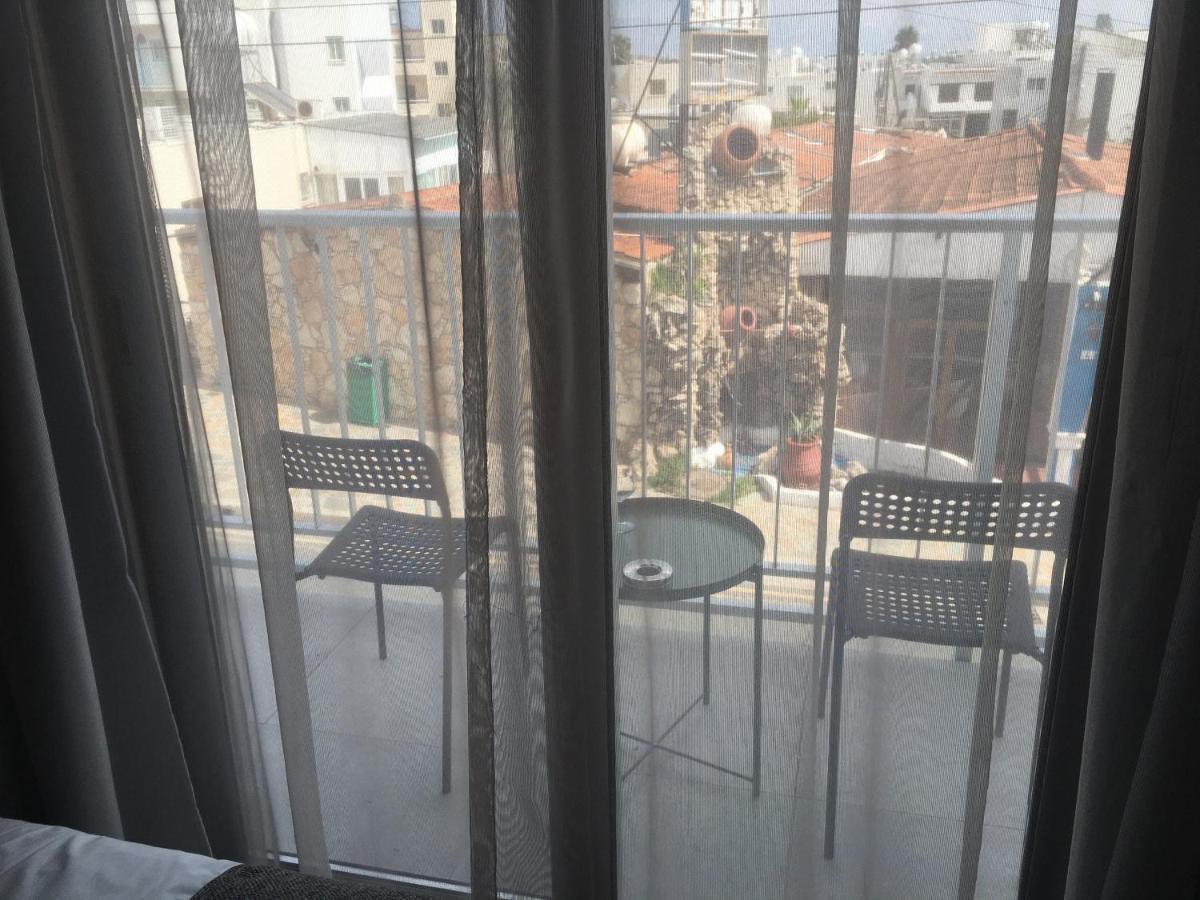 Apartman Ellenapa Apts & *