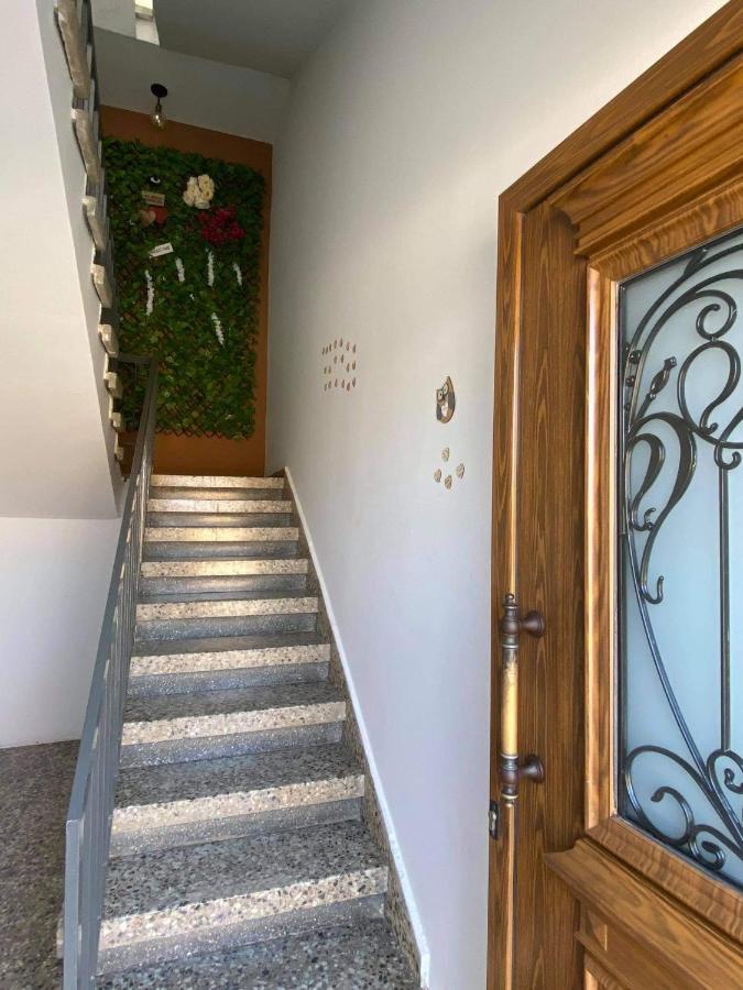 Apartman Ellenapa Apts & *