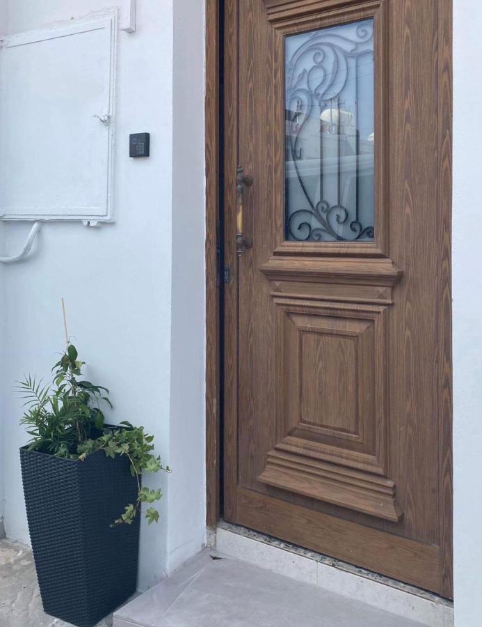 Ellenapa Apts & Apartman *
