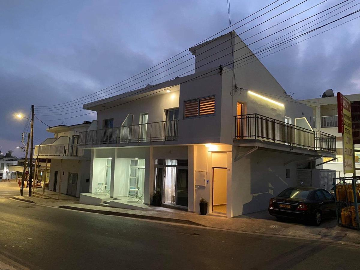 Ellenapa Apts & Apartman *